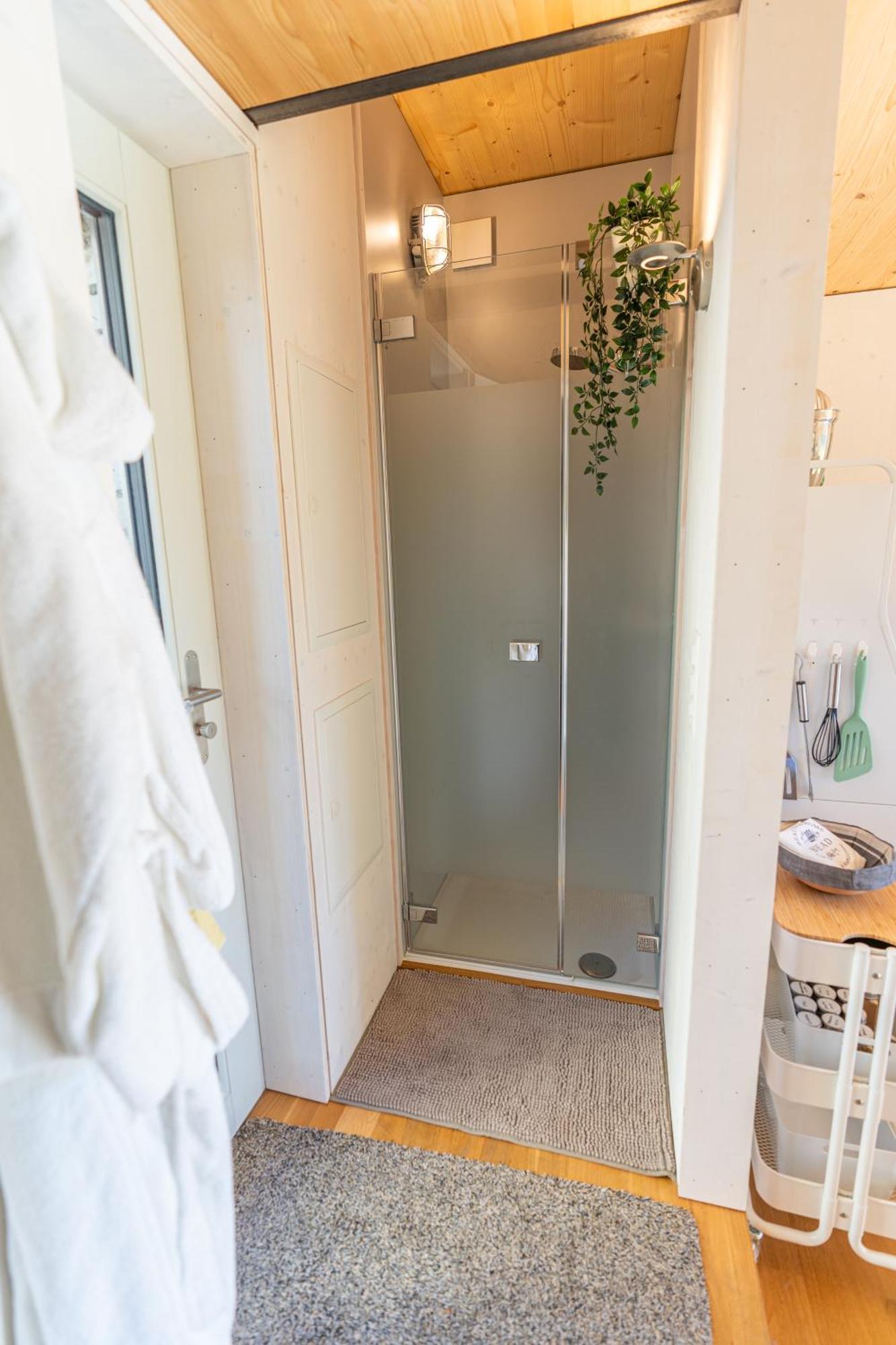 Tiny House Chez Claudine - Relaxen, Workspace, Naehe Thermen, Netflix, Free Parking & Wifi Brugg  Ngoại thất bức ảnh